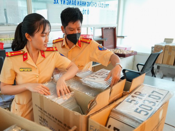 Lệ phí cấp biển số ô tô tại Hà Nội, TP.HCM giảm còn 14 triệu đồng Lệ phí cấp biển số ô tô tại Hà Nội, TP.HCM giảm còn 14 triệu đồng