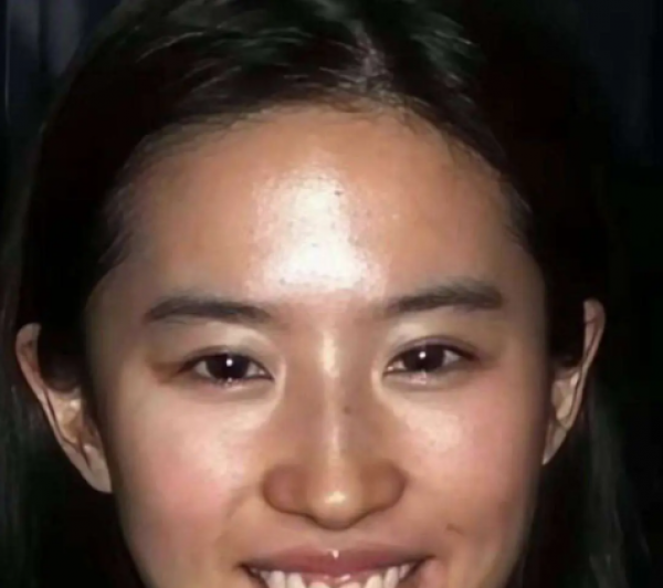 Lưu Diệc Phi để mặt mộc gây chú ý, được khen đẹp hơn ảnh chỉnh sửa