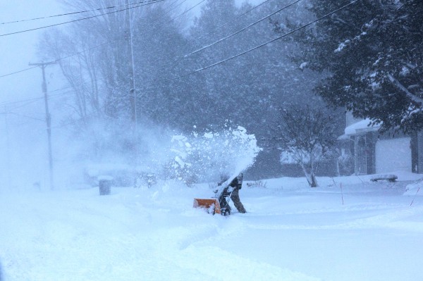 Mưa bão, giá rét hoành hành khắp nơi