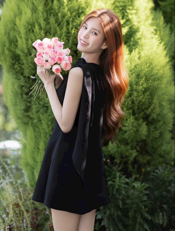 'Nàng thơ Đà Lạt' có cái tên... Vui đang hút hồn dân mạng