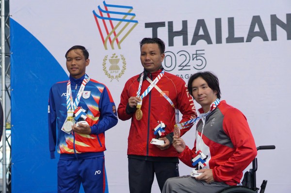 'Người sắt' Anh Khoa tỏa sáng ở ASEAN Para Games 'Người sắt' Anh Khoa tỏa sáng ở ASEAN Para Games
