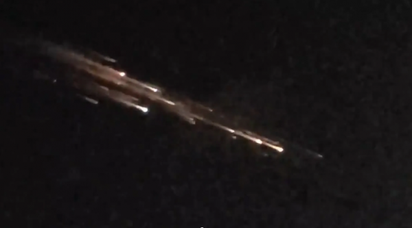 Nguy cơ rác vũ trụ rơi trúng máy bay dân sự đang gia tăng