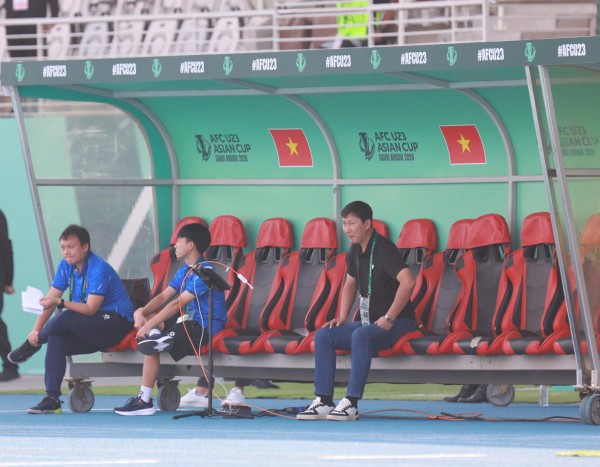 Những tính toán cực kỳ tuyệt vời của HLV Kim Sang-sik, rất bất ngờ mà hay vô đối Những tính toán cực kỳ tuyệt vời của HLV Kim Sang-sik, rất bất ngờ mà hay vô đối