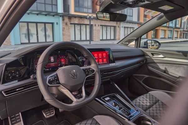 Ô tô ‘dầm mưa dãi nắng’ đối mặt hư hỏng nào?