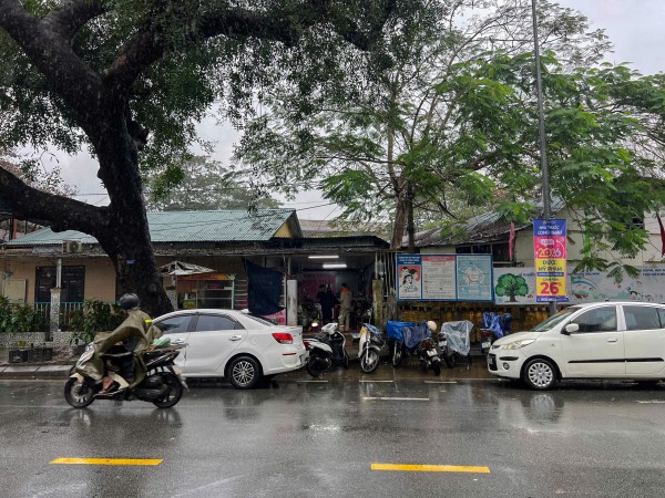 Quán bánh canh không tên giá 15.000 đồng ở Huế: Vài giờ bán hết 3 nồi lớn Quán bánh canh không tên giá 15.000 đồng ở Huế: Vài giờ bán hết 3 nồi lớn