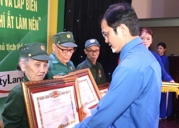 Quy định mới về xét tặng, truy tặng 'Huy chương Thanh niên xung phong vẻ vang'