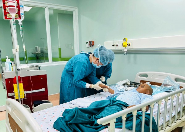 TP.HCM: Anh trai 10 tuổi hiến tế bào gốc cứu em 8 tuổi bị suy tủy nặng TP.HCM: Anh trai 10 tuổi hiến tế bào gốc cứu em 8 tuổi bị suy tủy nặng
