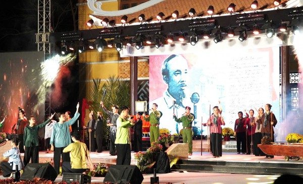 TP.HCM: Hào khí vùng bưng 6 xã sống lại trong đêm nghệ thuật ở Long Trường