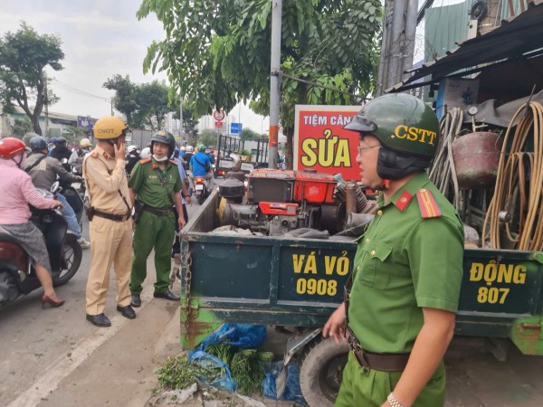TP.HCM 'dẹp loạn' lấn chiếm lòng lề đường