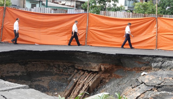 TP.HCM khắc phục sạt lở kênh Tàu Hủ trong 3 tuần TP.HCM khắc phục sạt lở kênh Tàu Hủ trong 3 tuần