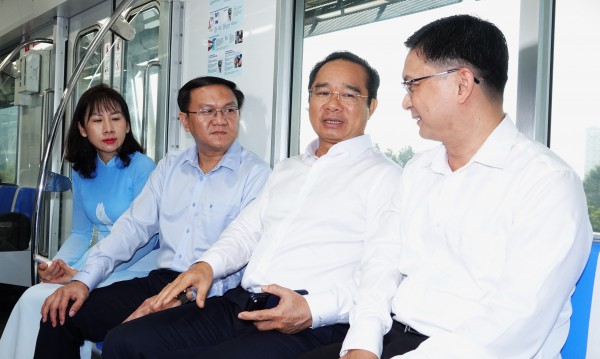 TP.HCM khuyến khích đi metro, xe buýt để nộp hồ sơ ở trung tâm hành chính công