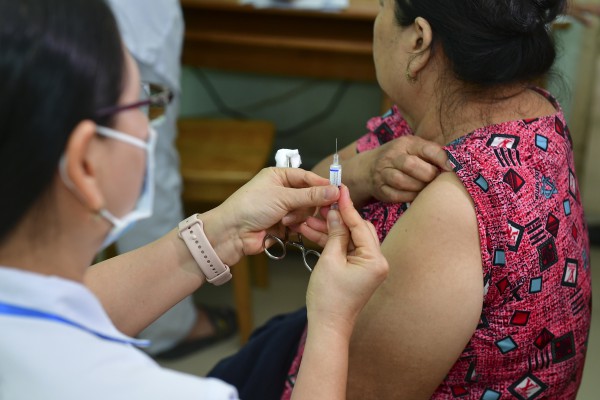 TP.HCM tiêm ngừa cúm miễn phí cho người cao tuổi khó khăn trước Tết Nguyên đán 2026 TP.HCM tiêm ngừa cúm miễn phí cho người cao tuổi khó khăn trước Tết Nguyên đán 2026