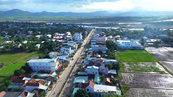 Tái thiết vùng rốn lũ: Mùa xuân đến sớm ở sông Ba