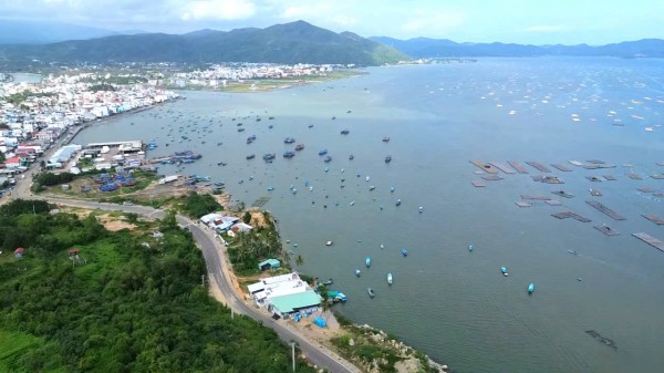 Tái thiết vùng rốn lũ: Thủ phủ tôm hùm hồi sinh