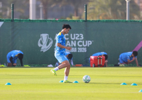 Thanh Nhàn trở lại, U.23 Việt Nam thêm phương án đá phạt: Hãy mang U.23 Kyrgyzstan đến đây! Thanh Nhàn trở lại, U.23 Việt Nam thêm phương án đá phạt: Hãy mang U.23 Kyrgyzstan đến đây!