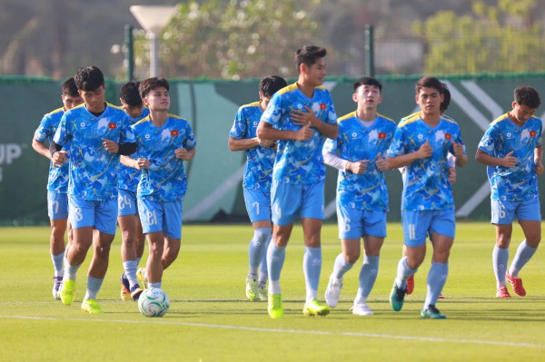 Thầy Kim tiết lộ thú vị về quả táo của Đình Bắc, chiếc áo may mắn và muốn thắng U.23 Kyrgyzstan Thầy Kim tiết lộ thú vị về quả táo của Đình Bắc, chiếc áo may mắn và muốn thắng U.23 Kyrgyzstan