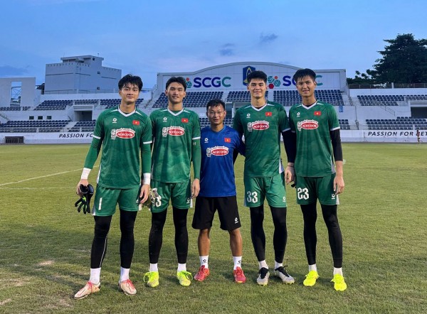 Thủ môn số 3 của U.23 Việt Nam đã về nước, Phạm Đình Hải nhập đội tại Ả Rập Xê Út Thủ môn số 3 của U.23 Việt Nam đã về nước, Phạm Đình Hải nhập đội tại Ả Rập Xê Út