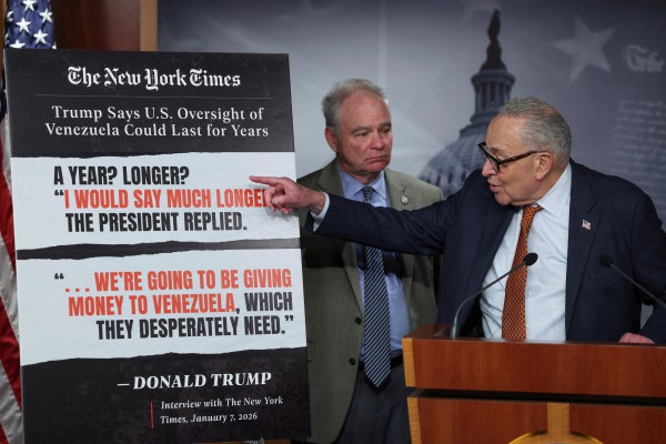 Thượng viện Mỹ 'hãm phanh' quyền quân sự của ông Trump với Venezuela