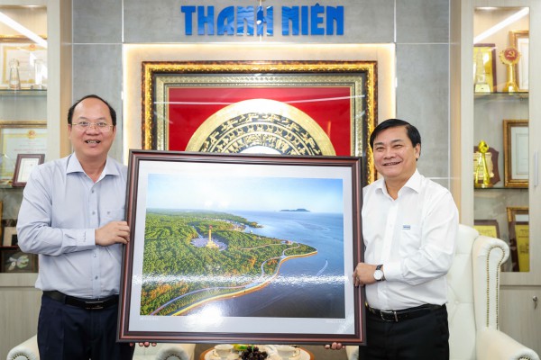 Tỉnh Cà Mau tặng bằng khen Báo Thanh Niên