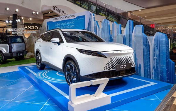 Xe Trung Quốc Omoda C7 trình làng khách Việt, giá cao hơn Mazda CX-5 gần 100 triệu