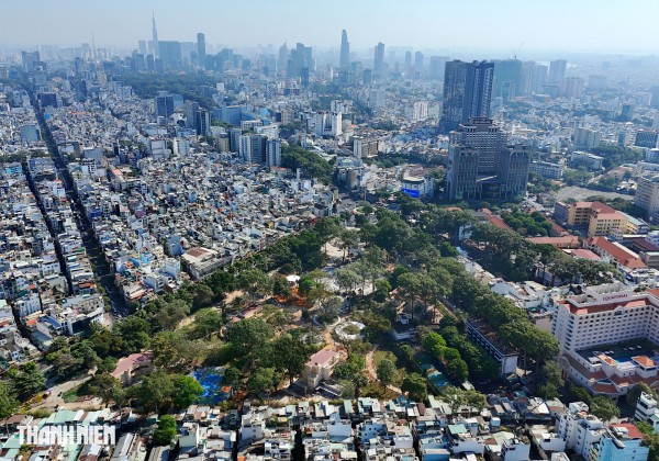 Cận cảnh biểu trưng hình giọt nước tại công viên số 1 Lý Thái Tổ