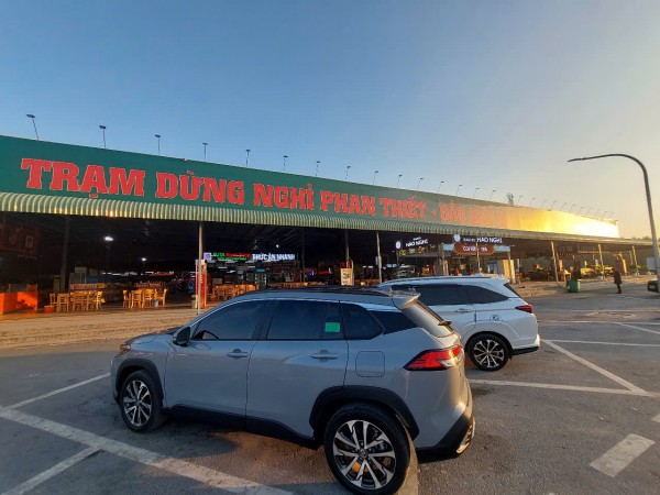 Về quê ăn tết bằng ô tô: Nỗi lo hết xăng trên cao tốc