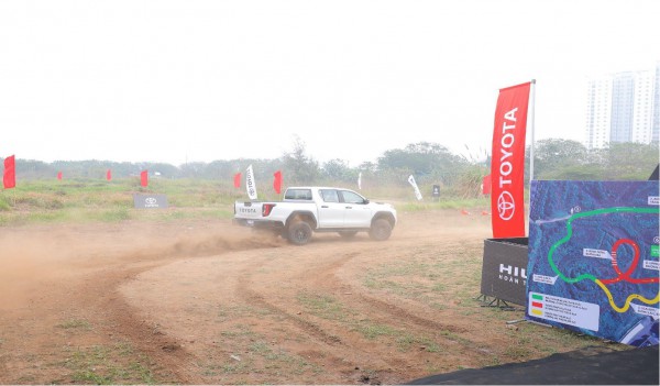 Phân khúc bán tải nổi sóng khi Toyota trình làng Hilux thế hệ thứ 9