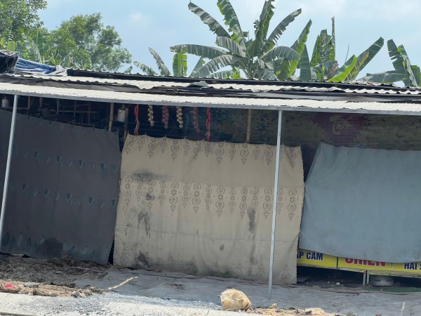 Thi công đường Lò Lu, người dân 'sống chung với bụi' suốt nhiều tháng