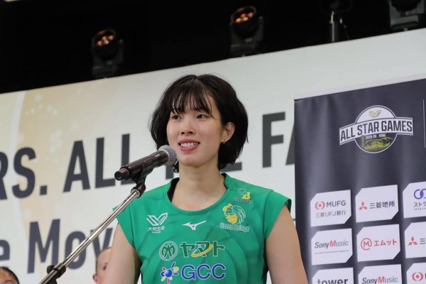 'Khủng long' Thanh Thúy cùng bóng chuyền nữ Việt Nam tái đấu kình địch Thái Lan