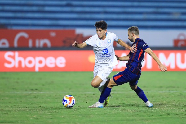 Thiếu Xuân Son, Nam Định hòa đối thủ Malaysia ‘liều lĩnh’ dùng sao nhập tịch lậu: Vẫn vững ngôi đầu!