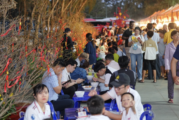 Lễ hội ẩm thực xuân ở Cần Giờ đông nghịt khách