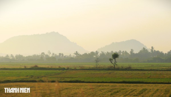 Lữ khách bâng khuâng trên cung đường khác lạ đi Đà Lạt