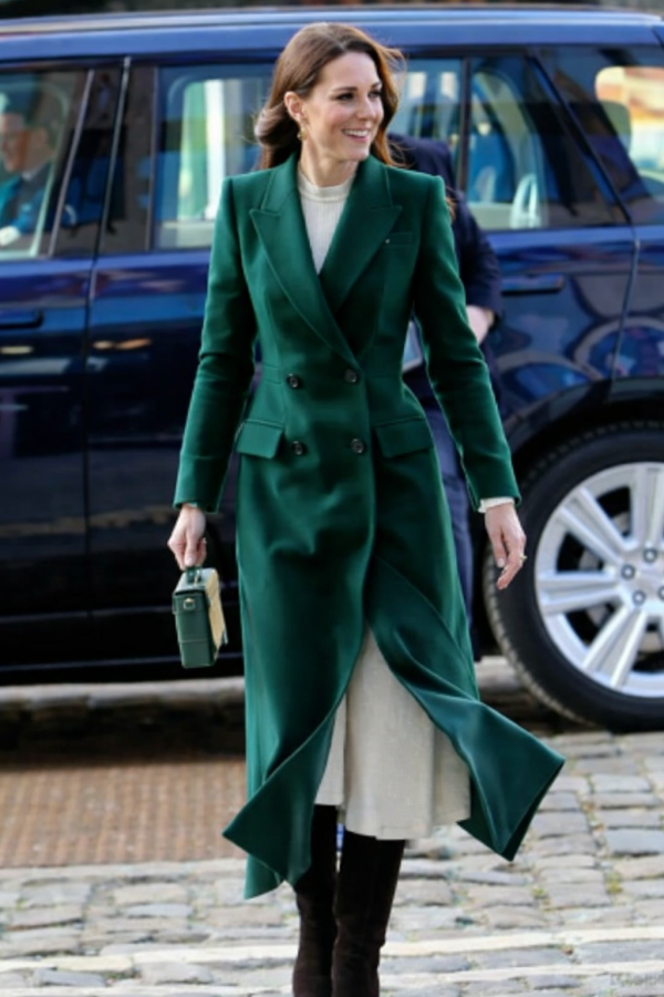 Học cách diện áo khoác dài chuẩn sang, vừa thanh lịch vừa tôn dáng như Công nương Kate Middleton