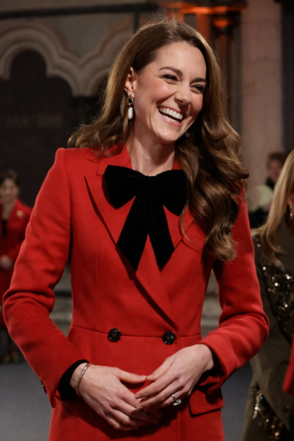 Học cách diện áo khoác dài chuẩn sang, vừa thanh lịch vừa tôn dáng như Công nương Kate Middleton