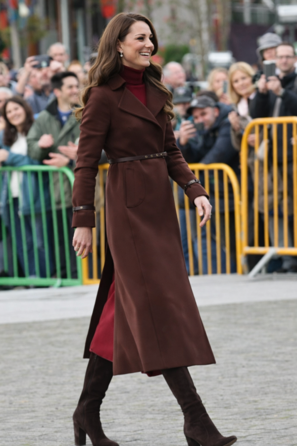 Học cách diện áo khoác dài chuẩn sang, vừa thanh lịch vừa tôn dáng như Công nương Kate Middleton