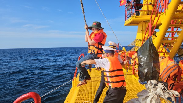 Đu dây lên nhà giàn DK1: Trải nghiệm không quên giữa trùng khơi Đu dây lên nhà giàn DK1: Trải nghiệm không quên giữa trùng khơi