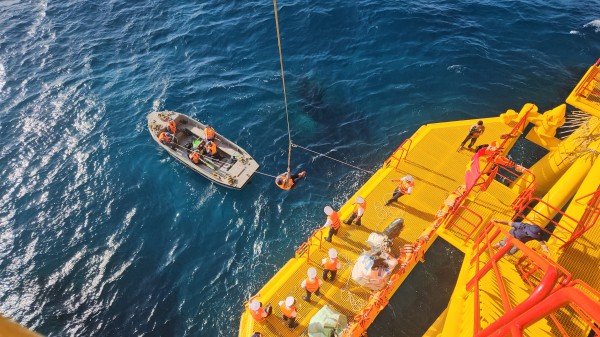Đu dây lên nhà giàn DK1: Trải nghiệm không quên giữa trùng khơi Đu dây lên nhà giàn DK1: Trải nghiệm không quên giữa trùng khơi