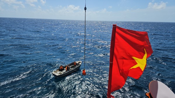 Đu dây lên nhà giàn DK1: Trải nghiệm không quên giữa trùng khơi Đu dây lên nhà giàn DK1: Trải nghiệm không quên giữa trùng khơi