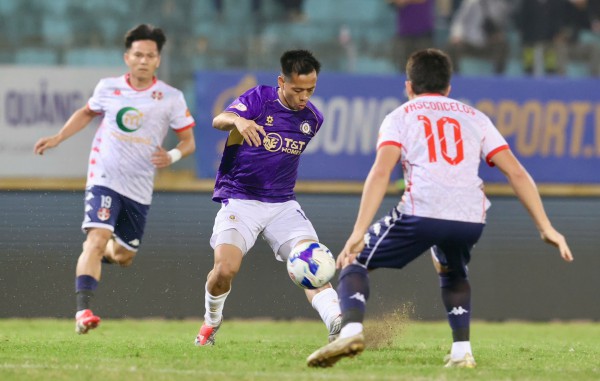 Cuộc đua vô địch V-League vẫn khốc liệt: CLB CAHN nắm lợi thế lớn, Nam Định hết sạch cơ hội