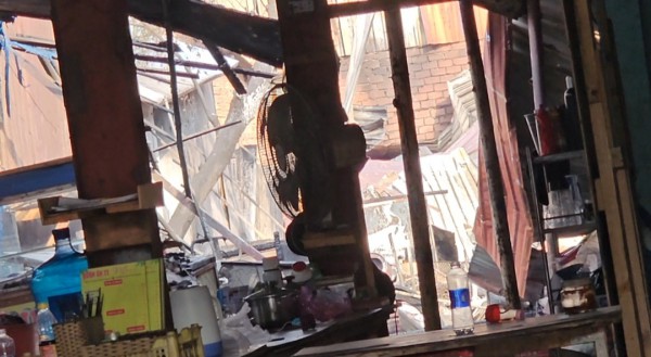 Cháy ở TP.HCM, khói đen cuồn cuộn khiến khu dân cư nháo nhào