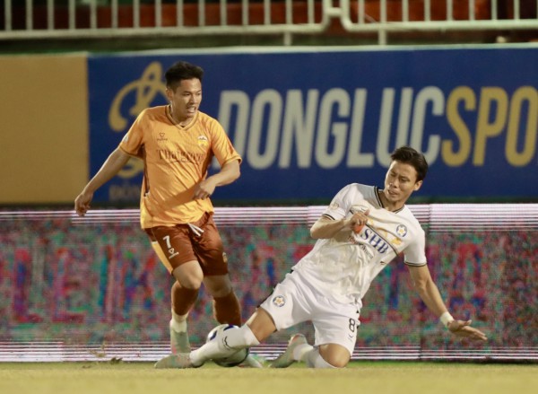 Đội đầu tiên xuống hạng ở V-League sắp lộ diện? Đội đầu tiên xuống hạng ở V-League sắp lộ diện?