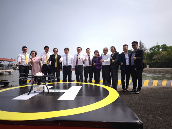 TP.HCM lần đầu tiên giao hàng vượt biển bằng thiết bị bay không người lái