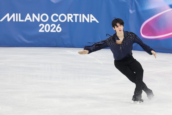 Những nam thần sân băng gây sốt tại Olympic 2026