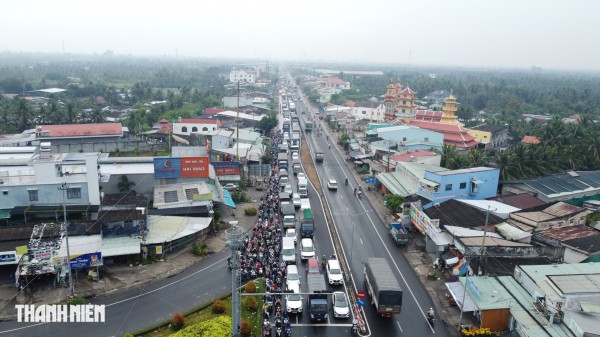 Tình hình giao thông tại các cửa ngõ về miền Tây chiều 24 tết