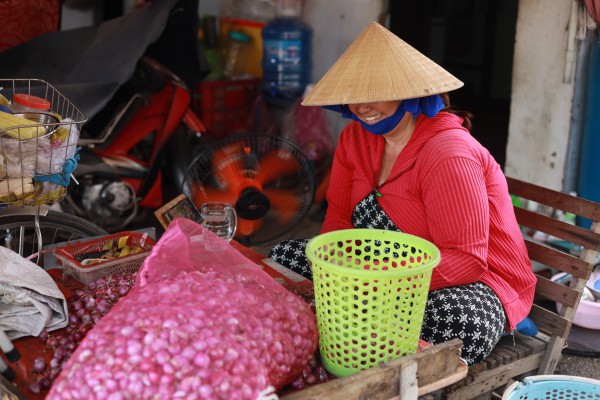 Tết lạ 'xóm chảy nước mắt' ở TP.HCM: Vì sao nhiều người bỏ nghề?