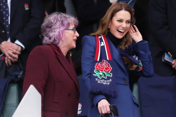 Bộ cánh "phá quy tắc" hoàng gia của vương phi Kate Middleton Bộ cánh "phá quy tắc" hoàng gia của vương phi Kate Middleton