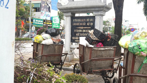 Rác thải chất thành đống ở các phường trung tâm Thanh Hóa