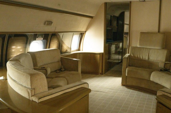 Bên trong chiếc máy bay khét tiếng của 'tỉ phú ấu dâm' Epstein Bên trong chiếc máy bay khét tiếng của 'tỉ phú ấu dâm' Epstein