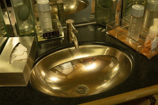 Bên trong chiếc máy bay khét tiếng của 'tỉ phú ấu dâm' Epstein Bên trong chiếc máy bay khét tiếng của 'tỉ phú ấu dâm' Epstein