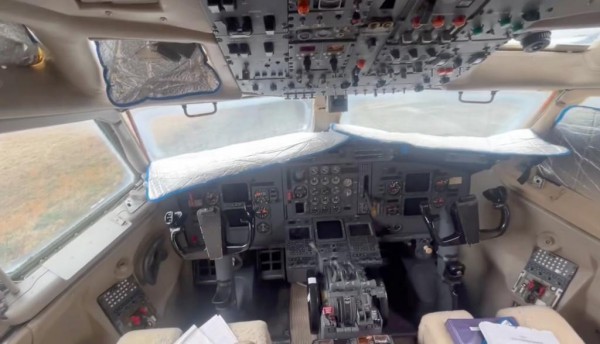 Bên trong chiếc máy bay khét tiếng của 'tỉ phú ấu dâm' Epstein Bên trong chiếc máy bay khét tiếng của 'tỉ phú ấu dâm' Epstein